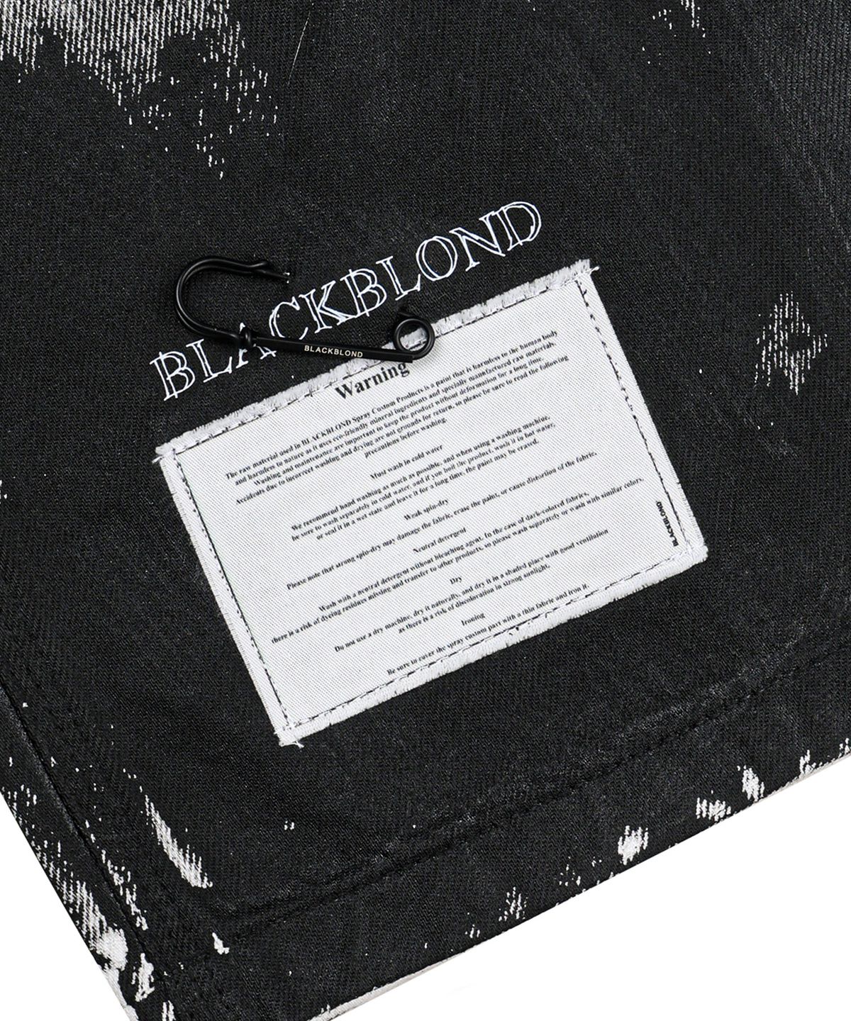 블랙블론드(BLACKBLOND) 비비디 스모크 페인티드 패치 로고 데님 반바지 (화이트)
