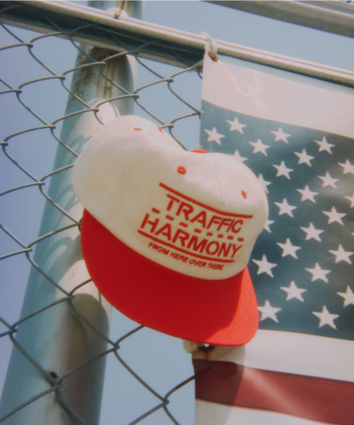 트래픽하모니(TRAFFIC HARMONY) TRAFFIC LANE LOGO TRUCKER HAT_RED