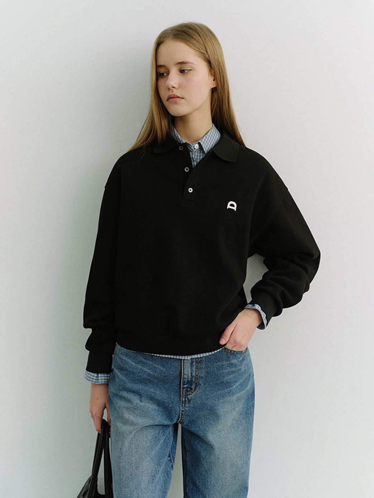 던스트(DUNST) UNISEX LEATHER LOGO COLLARED T-SHIRT_UDTS6A110_BLACK