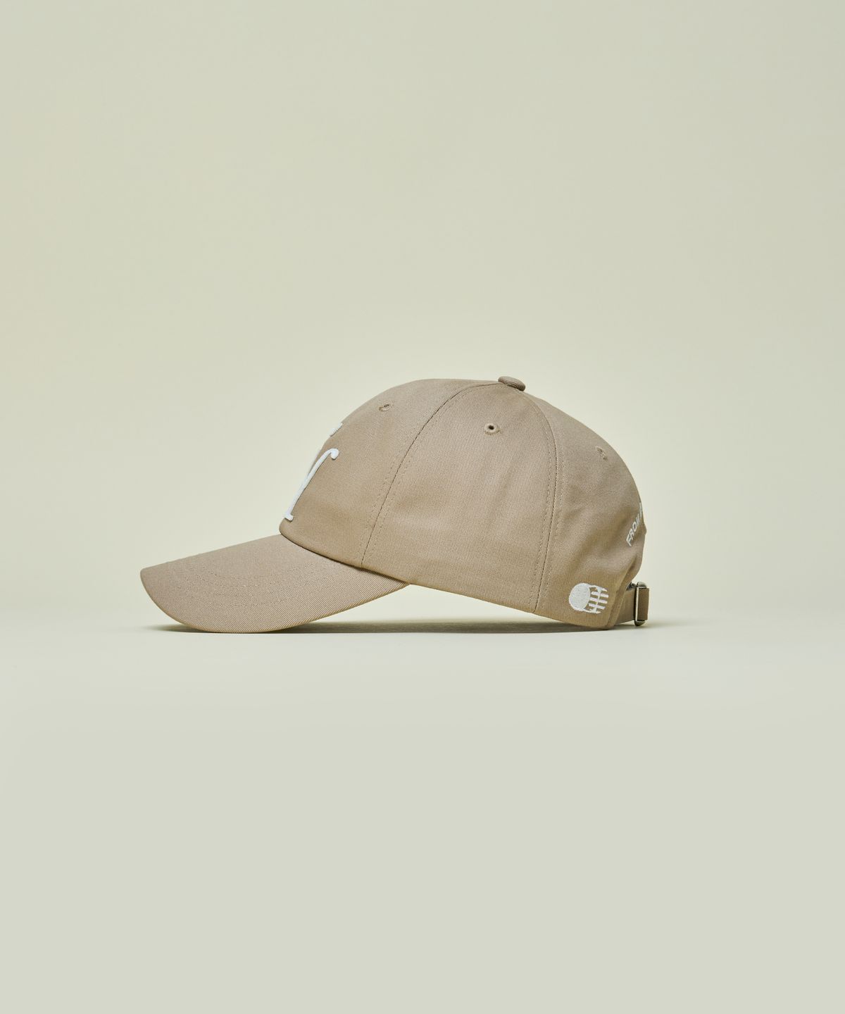 트래픽하모니(TRAFFIC HARMONY) DEEP SHAPE APPLIQUE LOGO BALLCAP_BEIGE
