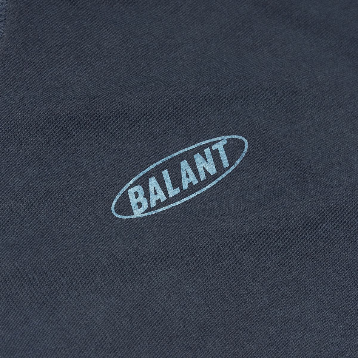 발란트(BALANT) 피그먼트 웨잇인온 이슈 티셔츠 - 네이비