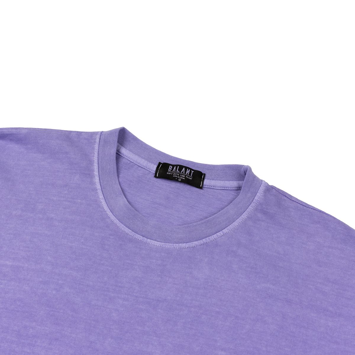 발란트(BALANT) 피그먼트 웨잇인온 이슈 티셔츠 - 퍼플