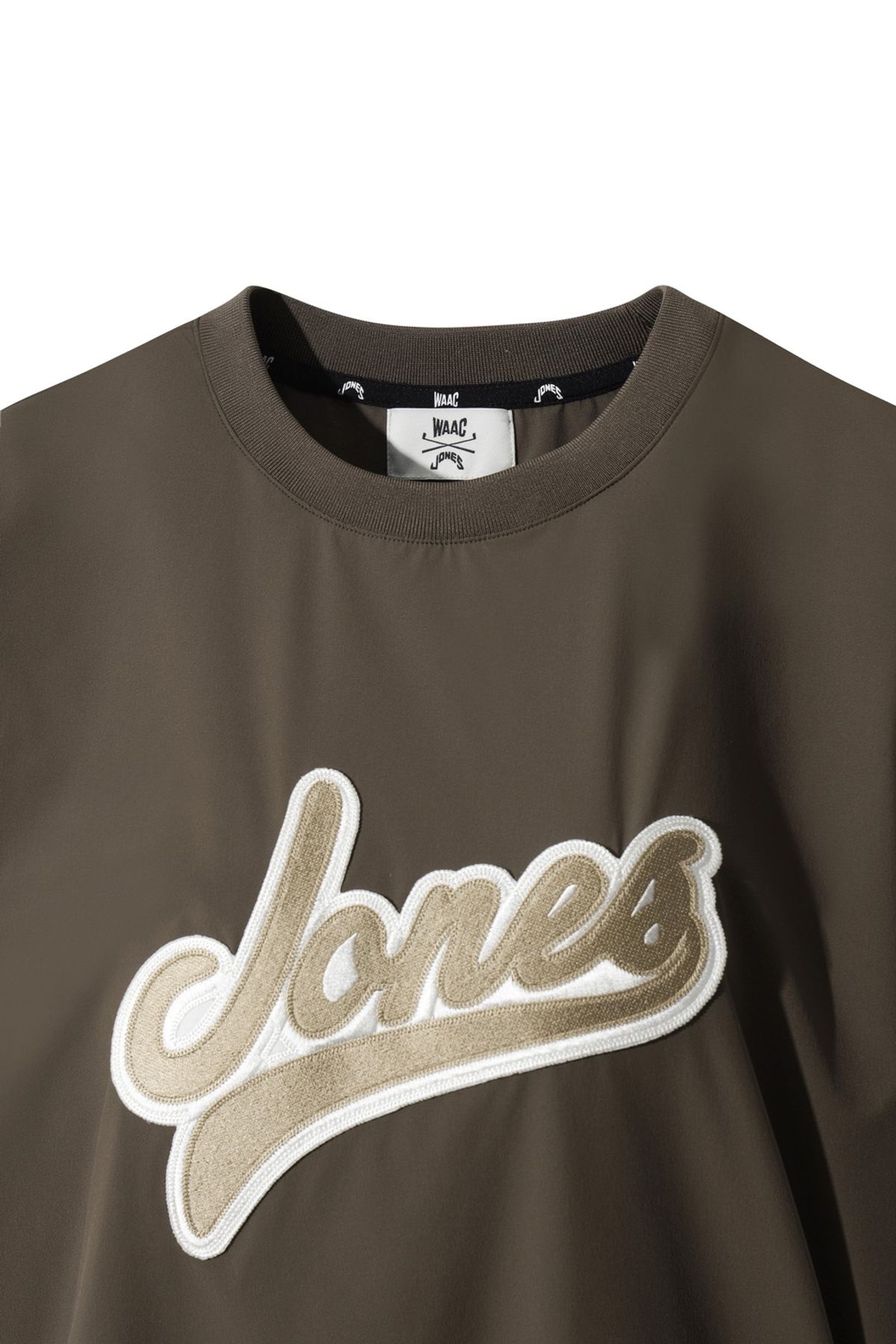 왁(WAAC) [WAAC X JONES] Women’s Curved Logo Pullover WWUAA25670BRX