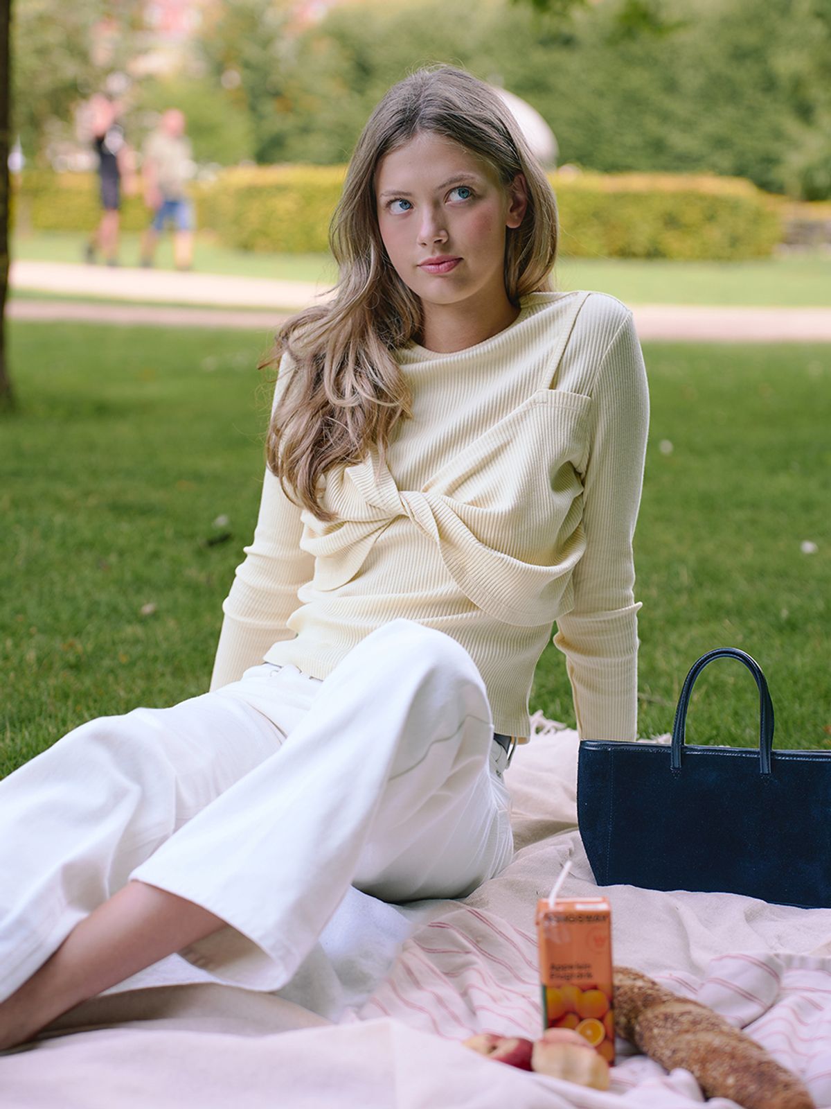 랭앤루(LANGNLU) REGGELLO Twist Detail Top(레젤로)_BUTTER