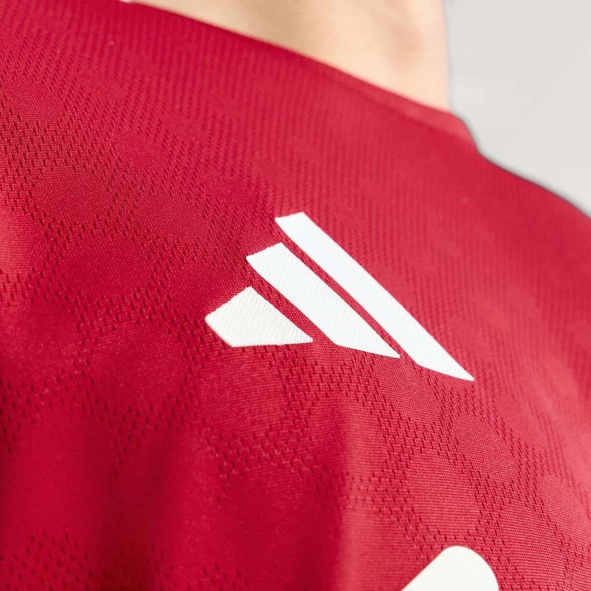 아디다스(ADIDAS) 리버풀 FC 25/26 홈 어센틱 저지 JY4237