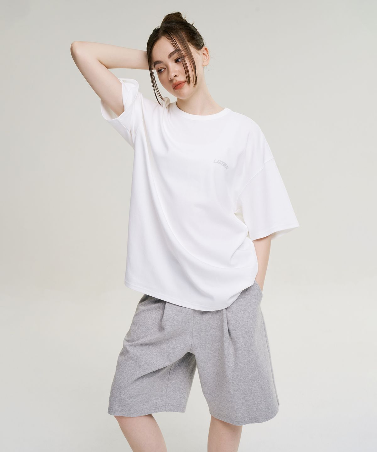 레이지비(LAZYBEE) 원턱 라인 스웨트 버뮤다 팬츠 W