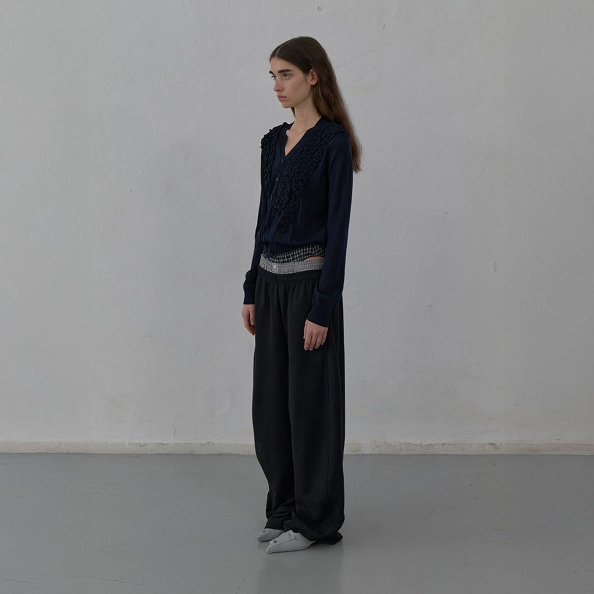 엘씨디씨티엠(LCDC™) ASYMMETRIC FRILL CARDIGAN (NAVY)