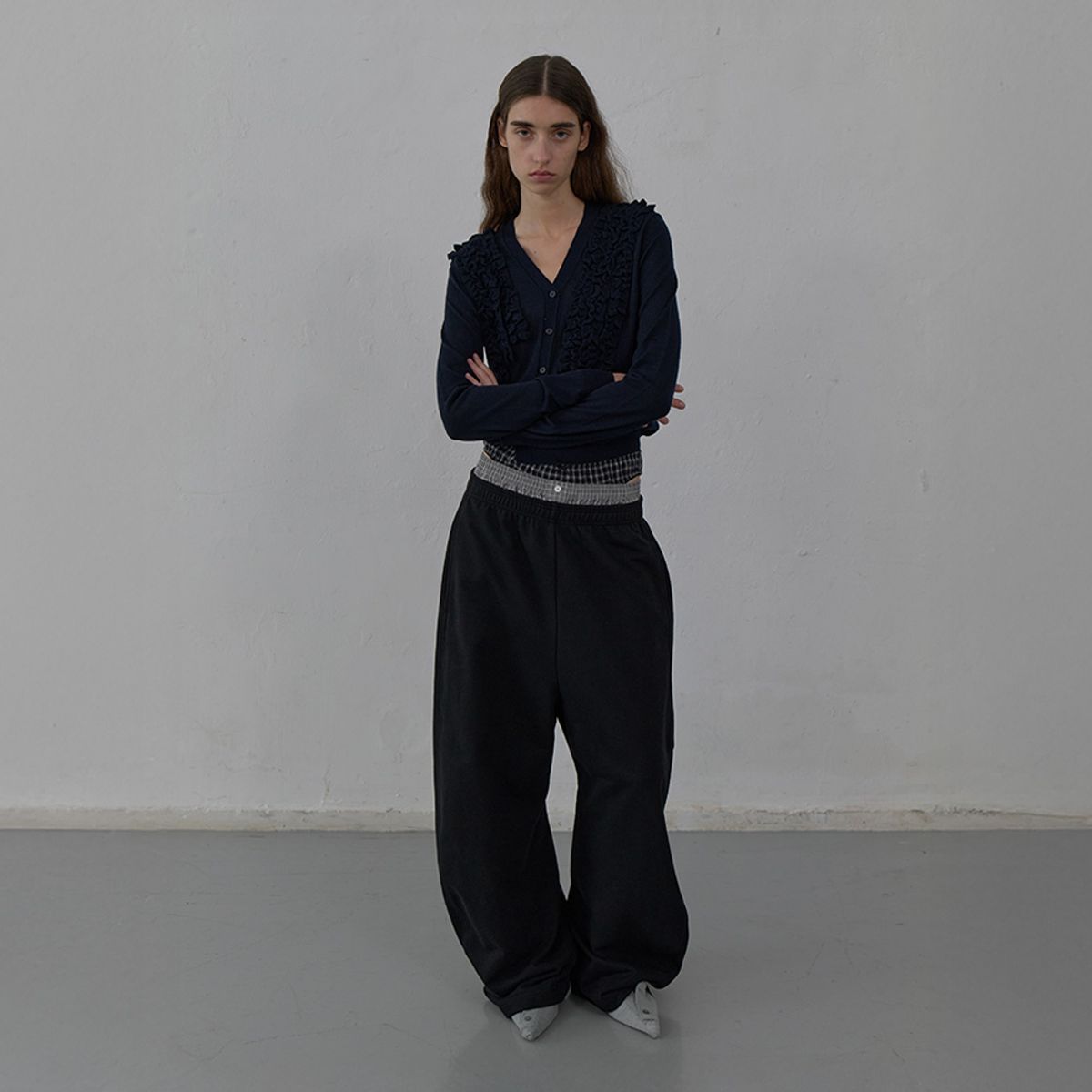 엘씨디씨티엠(LCDC™) ASYMMETRIC FRILL CARDIGAN (NAVY)