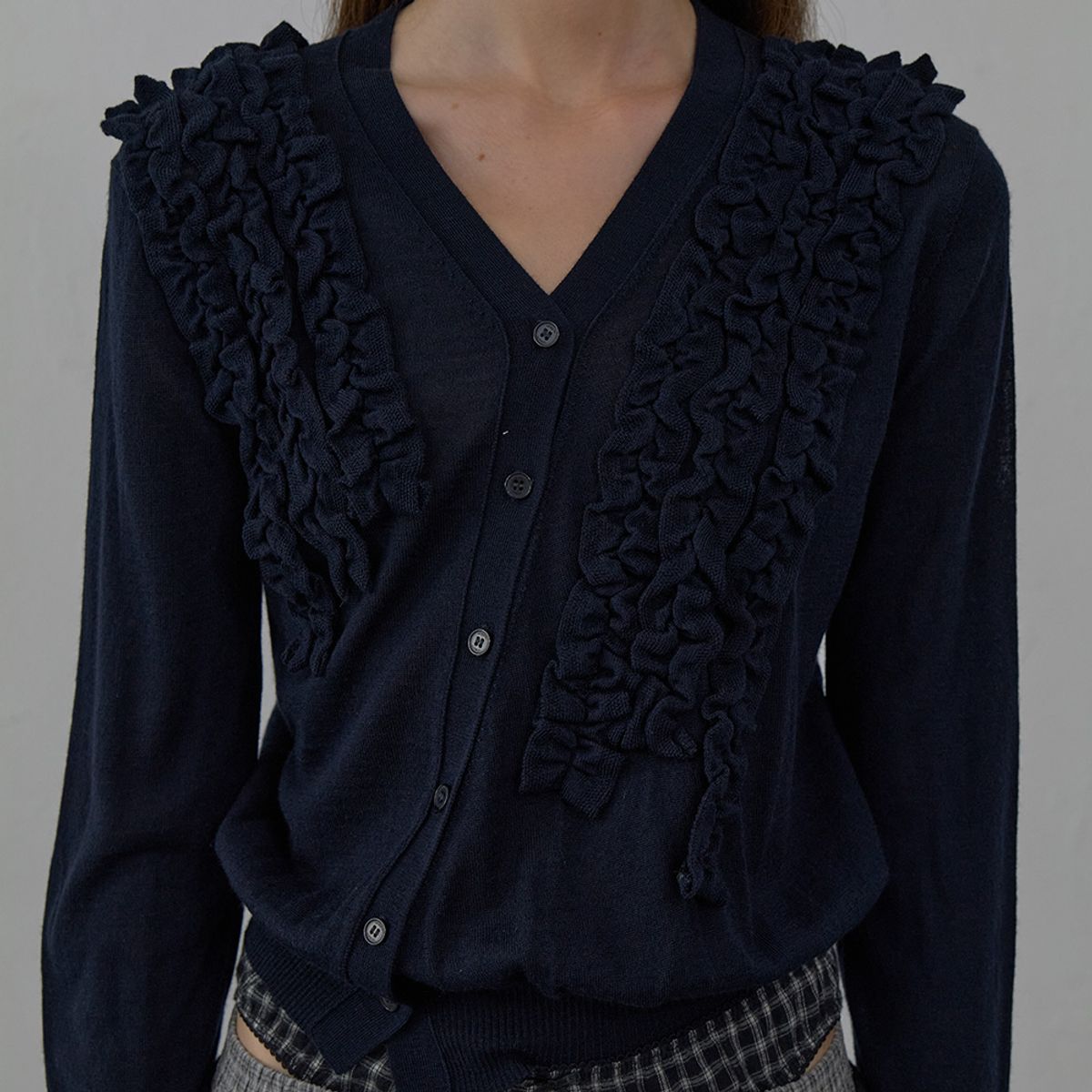 엘씨디씨티엠(LCDC™) ASYMMETRIC FRILL CARDIGAN (NAVY)