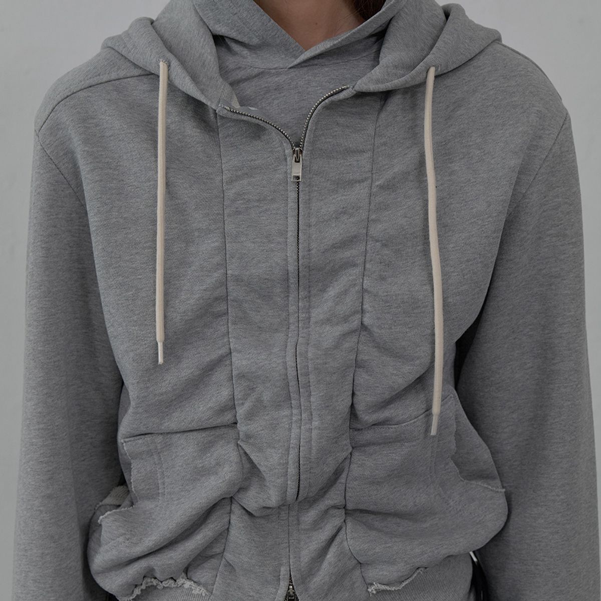 엘씨디씨티엠(LCDC™) SHIRRING DETAIL ZIP-UP HOODIE (MELANGE GREY)