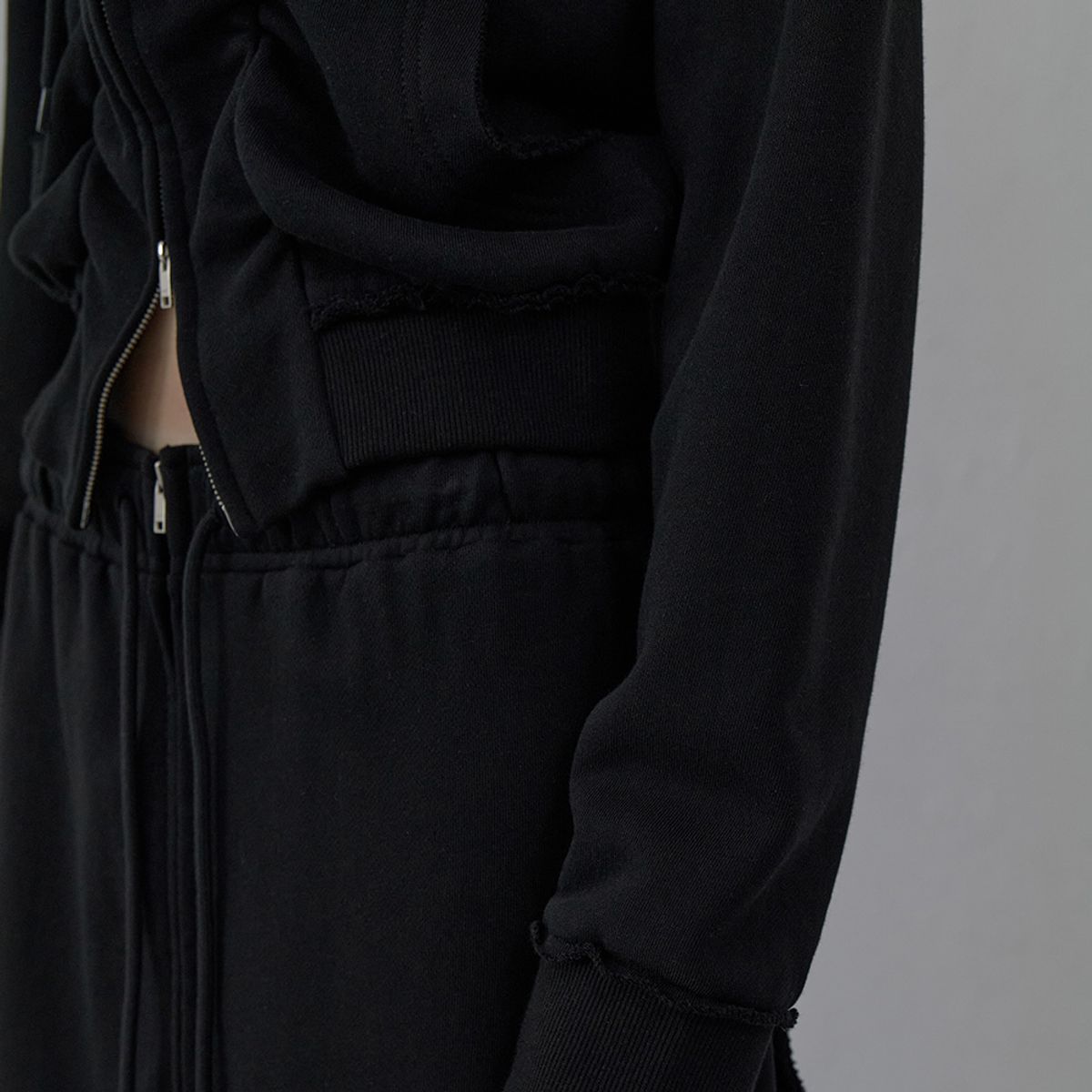 엘씨디씨티엠(LCDC™) SHIRRING DETAIL ZIP-UP HOODIE (BLACK)