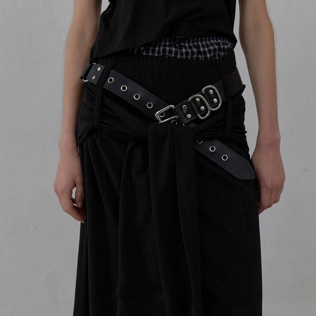 엘씨디씨티엠(LCDC™) TIED WAIST DRESS (BLACK)