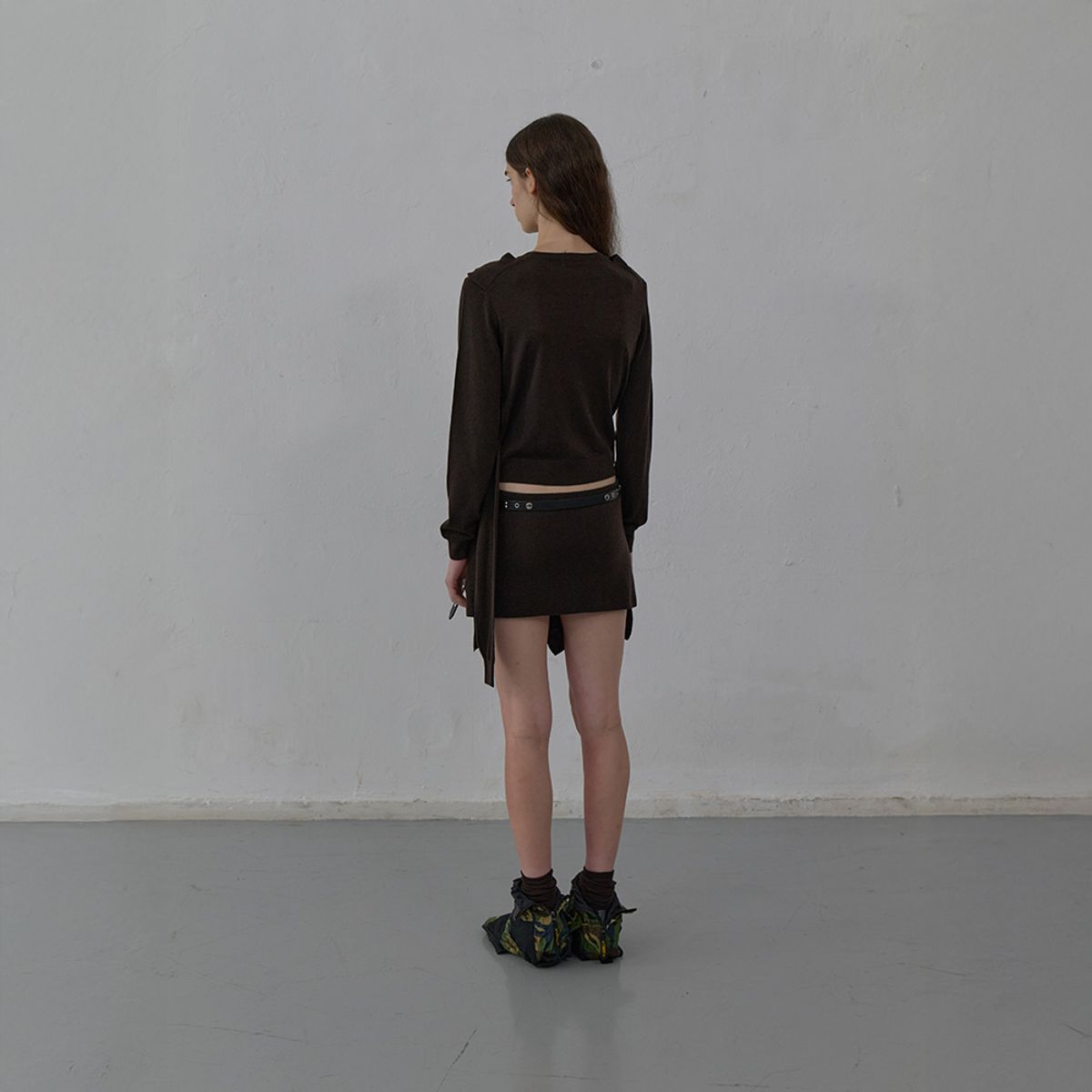 엘씨디씨티엠(LCDC™) TIED DETAIL KNIT TOP (BROWN)