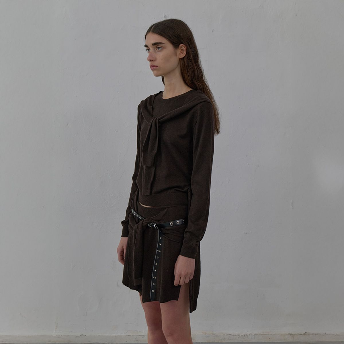 엘씨디씨티엠(LCDC™) TIED DETAIL KNIT TOP (BROWN)