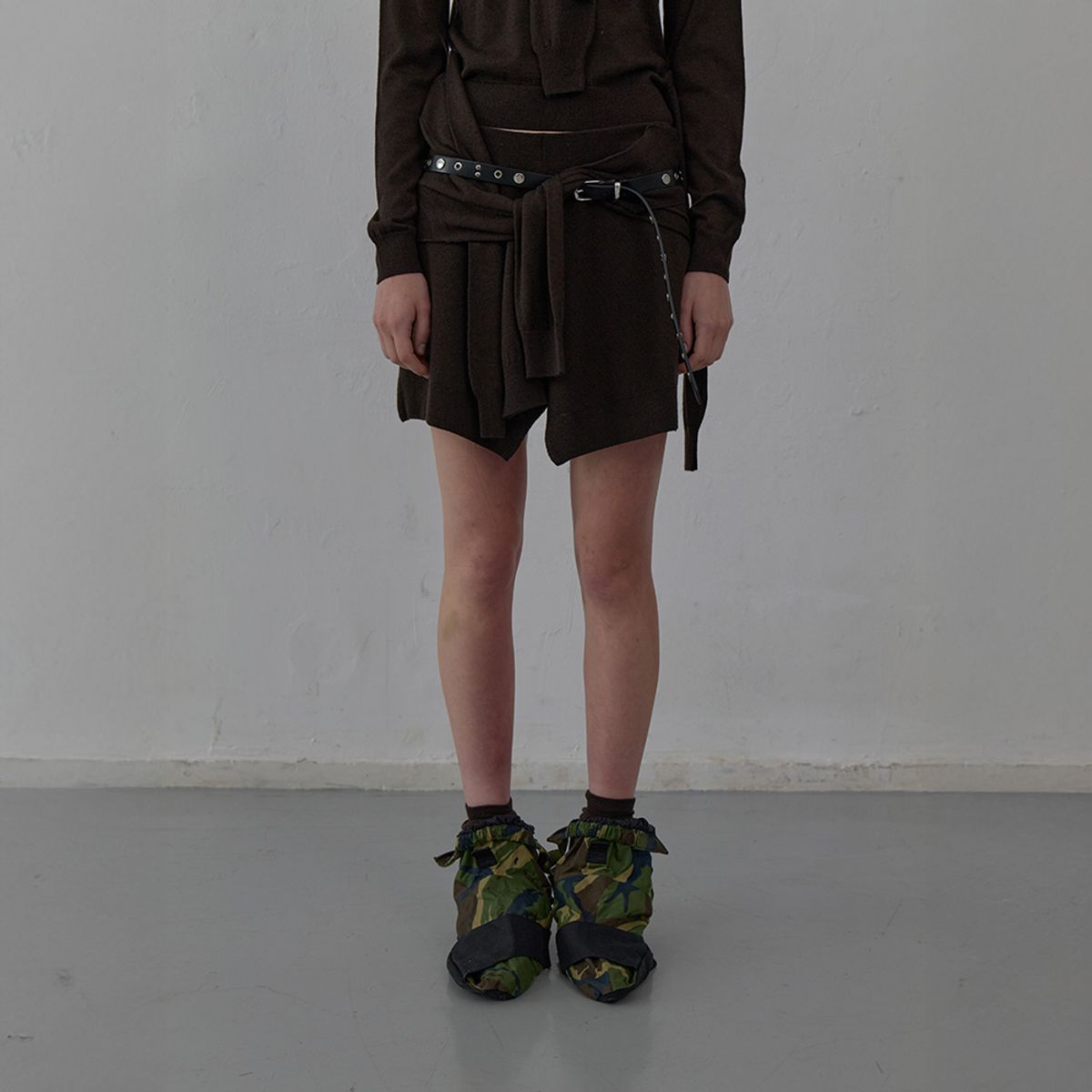 엘씨디씨티엠(LCDC™) TIED DETAIL LAYERED KNIT SKIRT (BROWN)