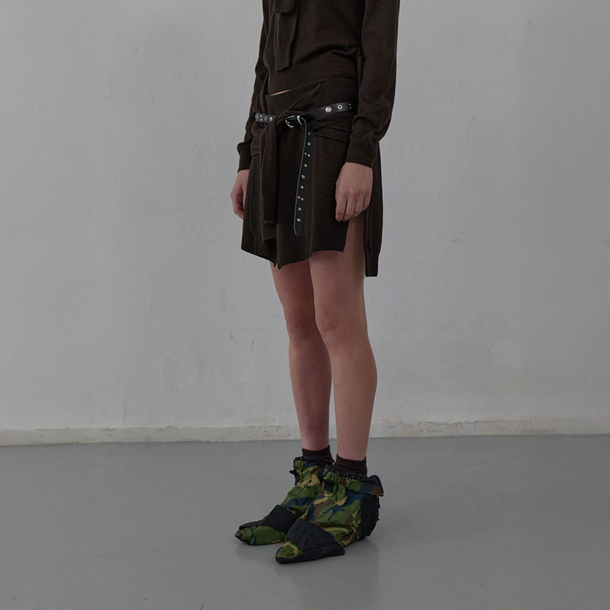 엘씨디씨티엠(LCDC™) TIED DETAIL LAYERED KNIT SKIRT (BROWN)