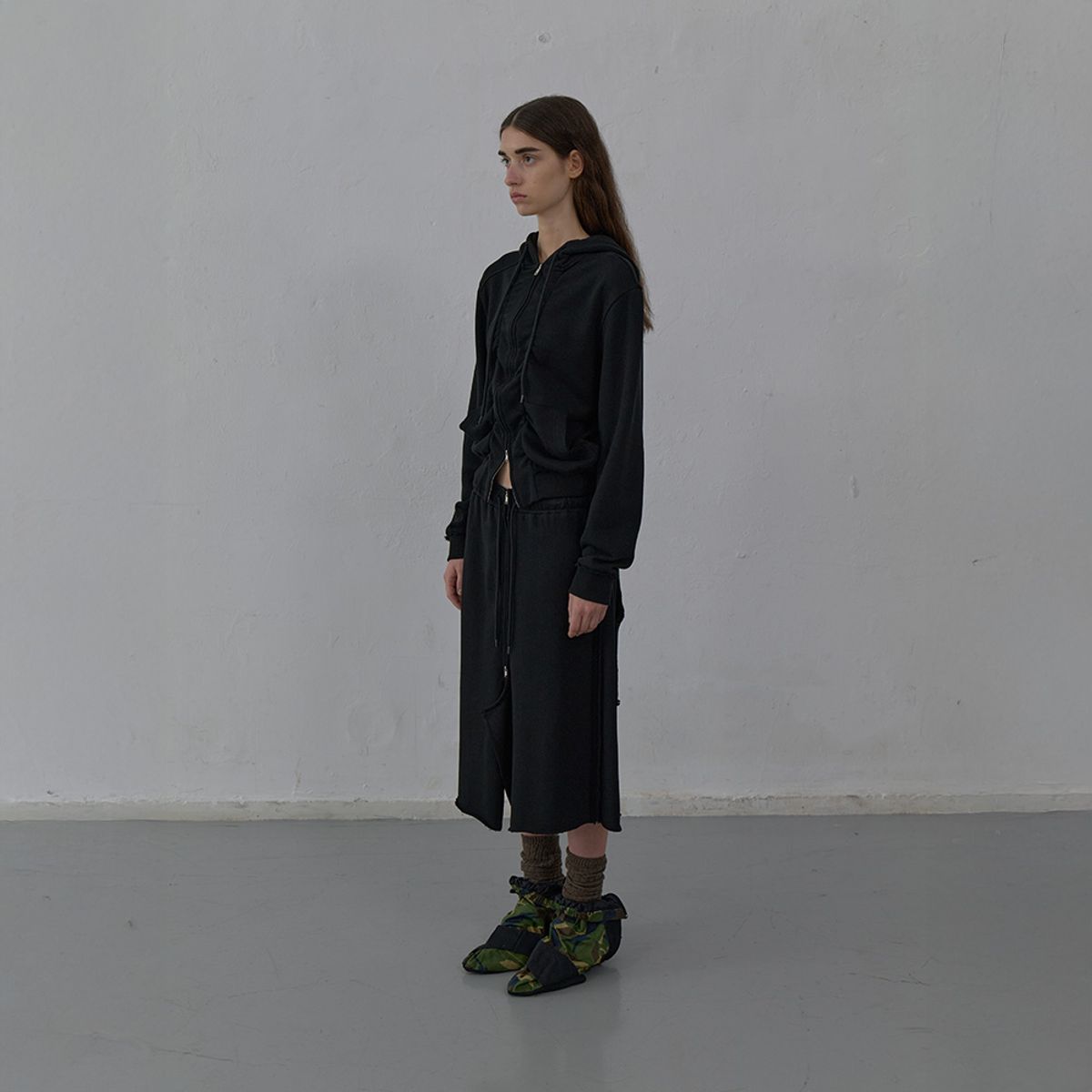 엘씨디씨티엠(LCDC™) RAW CUT DETAIL JERSEY SKIRT (BLACK)