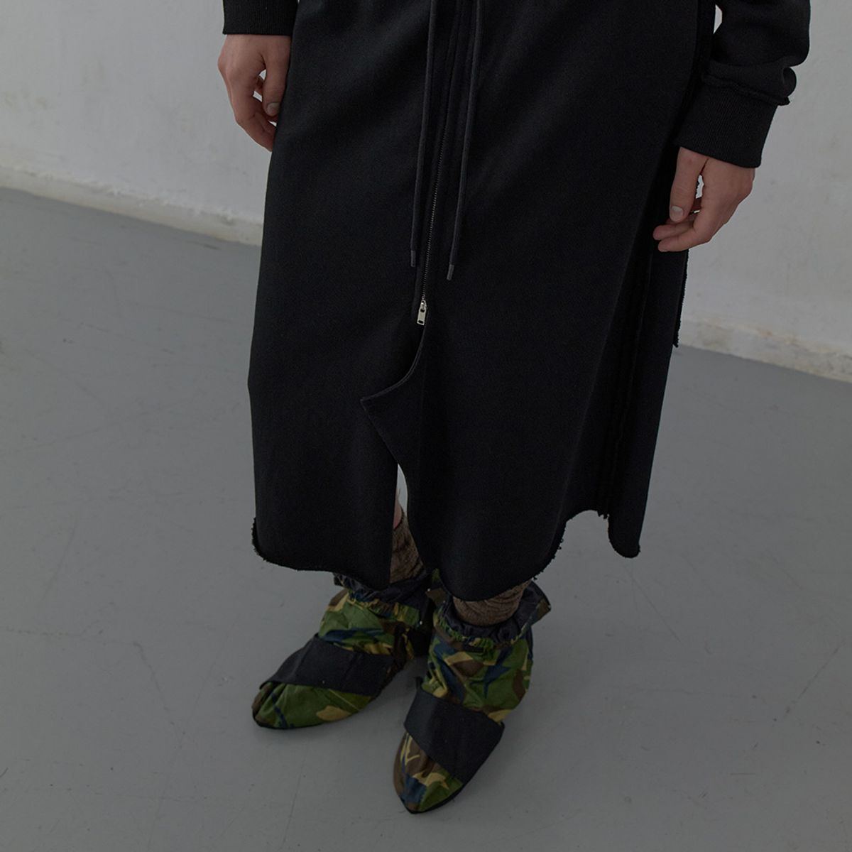 엘씨디씨티엠(LCDC™) RAW CUT DETAIL JERSEY SKIRT (BLACK)