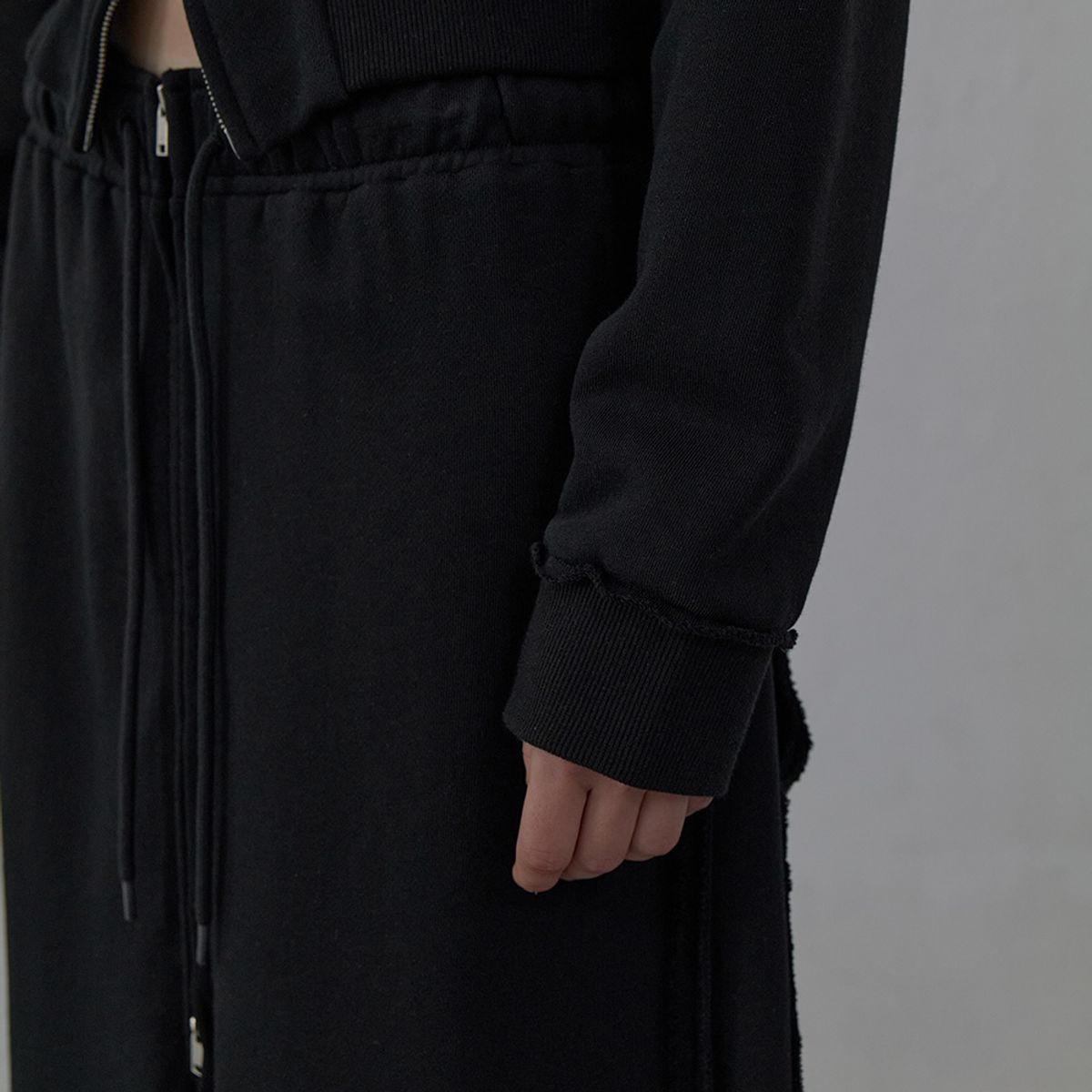 엘씨디씨티엠(LCDC™) RAW CUT DETAIL JERSEY SKIRT (BLACK)
