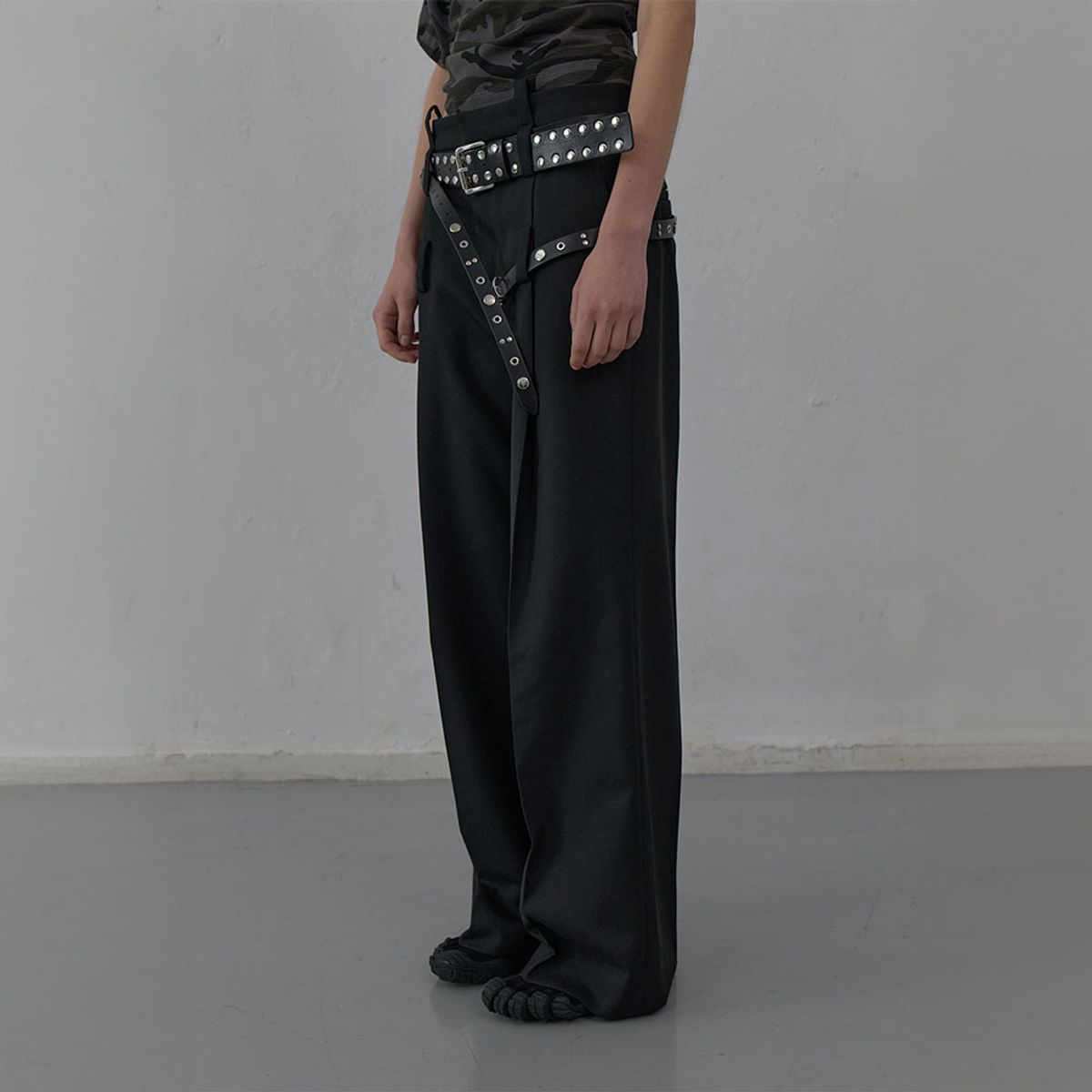 엘씨디씨티엠(LCDC™) BELTED TAILORED TROUSERS (BLACK)