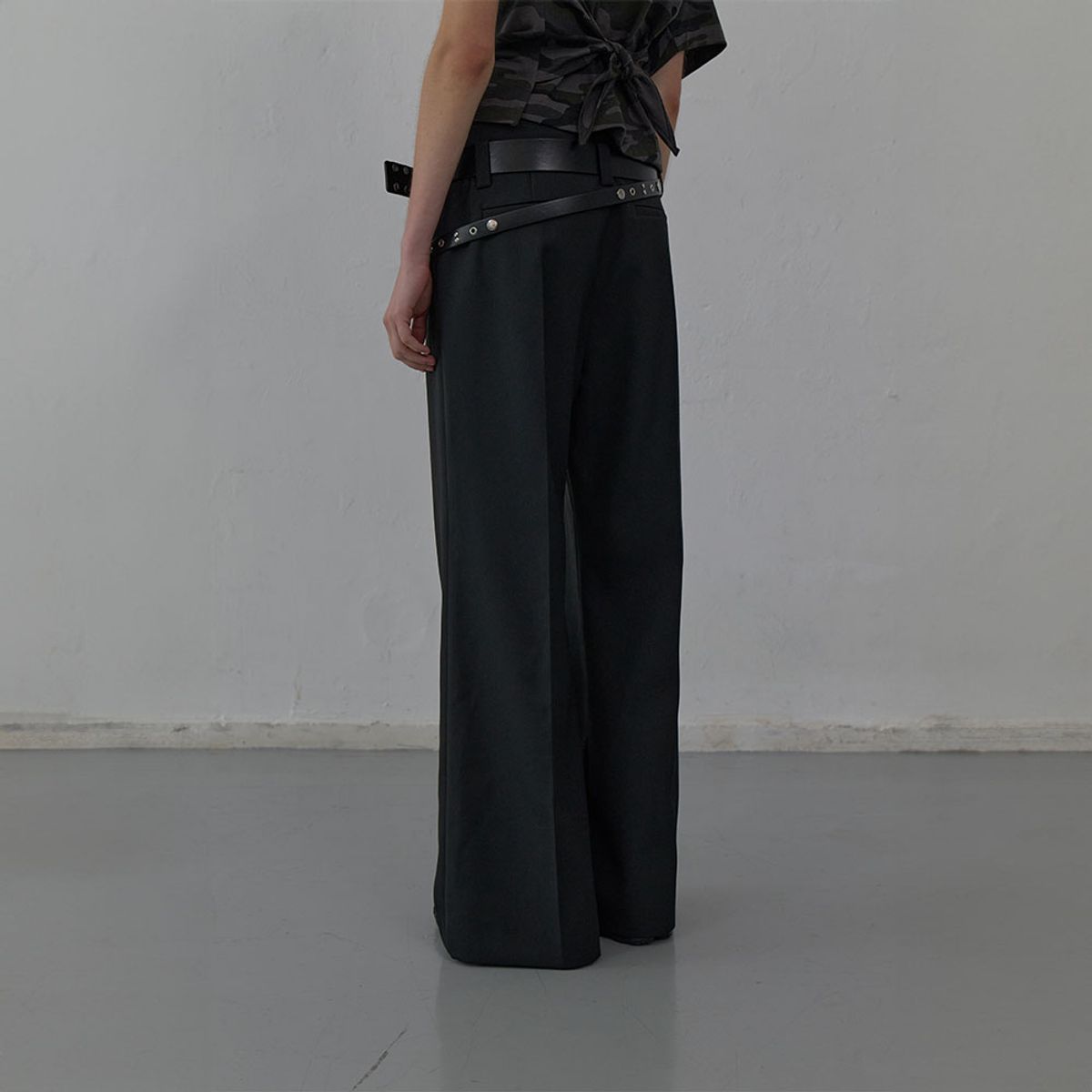 엘씨디씨티엠(LCDC™) BELTED TAILORED TROUSERS (BLACK)