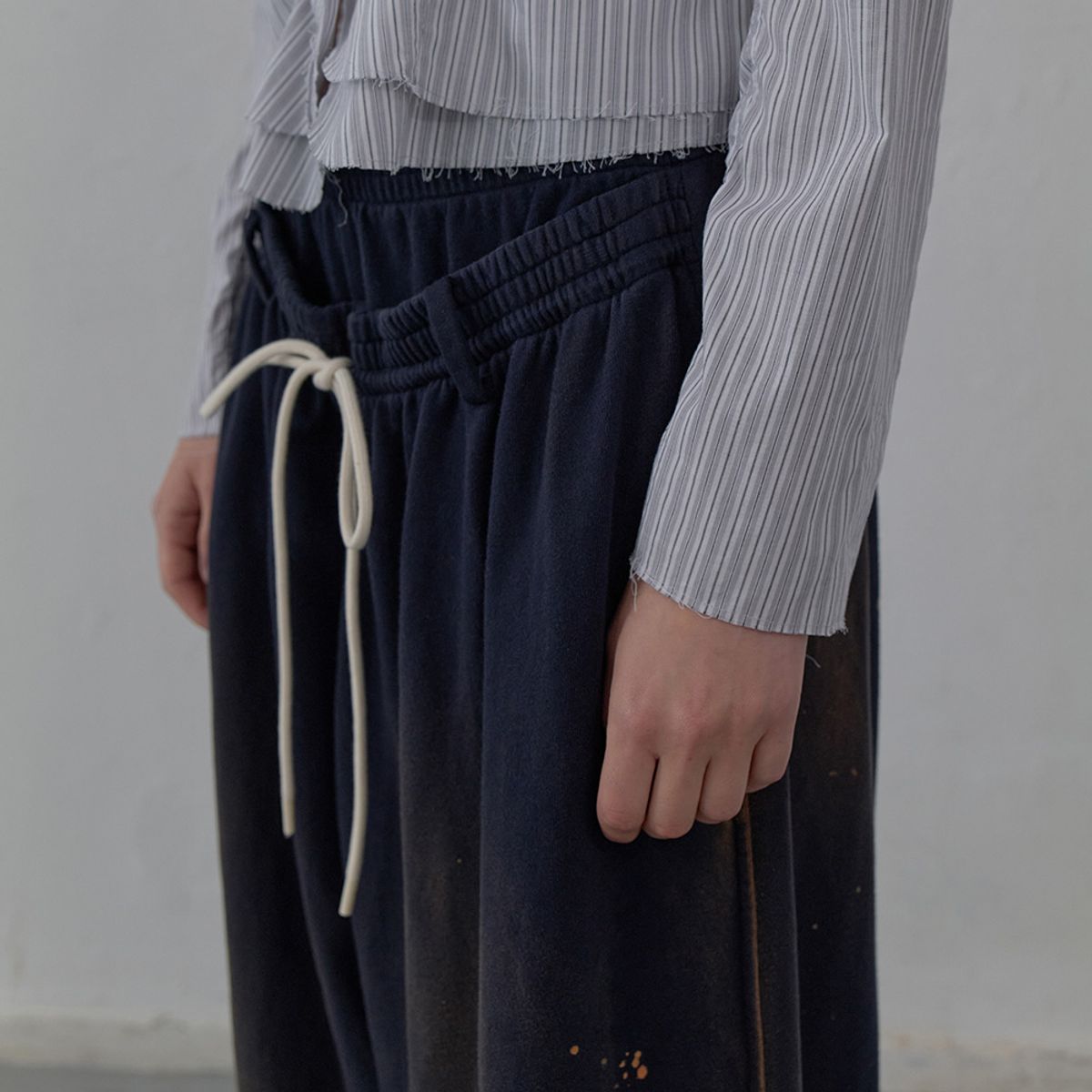 엘씨디씨티엠(LCDC™) LAYERED DETAIL JERSEY PANTS (NAVY)