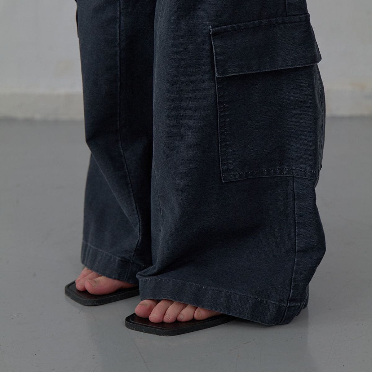 엘씨디씨티엠(LCDC™) POCKET DETAIL TROUSERS (DARK GREY)