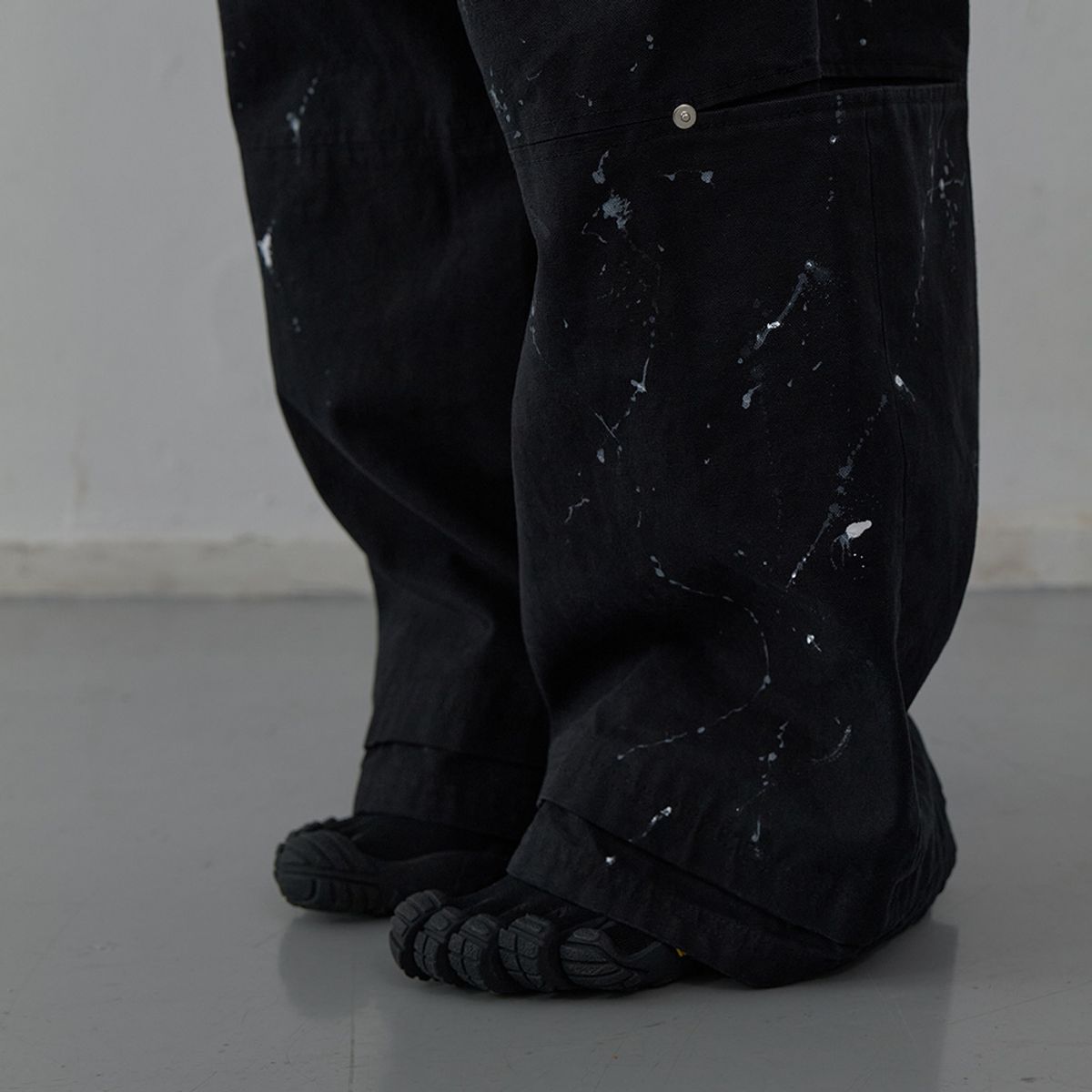 엘씨디씨티엠(LCDC™) PAINT EFFECT WIDE-LEG TROUSERS (BLACK)