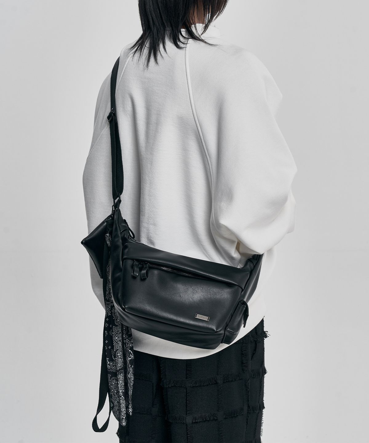 아조바이아조(AJOBYAJO) Paisley Scarf Cross Bag & Neck Wallet [BLACK]