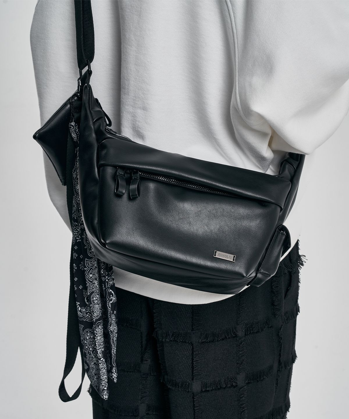 아조바이아조(AJOBYAJO) Paisley Scarf Cross Bag & Neck Wallet [BLACK]