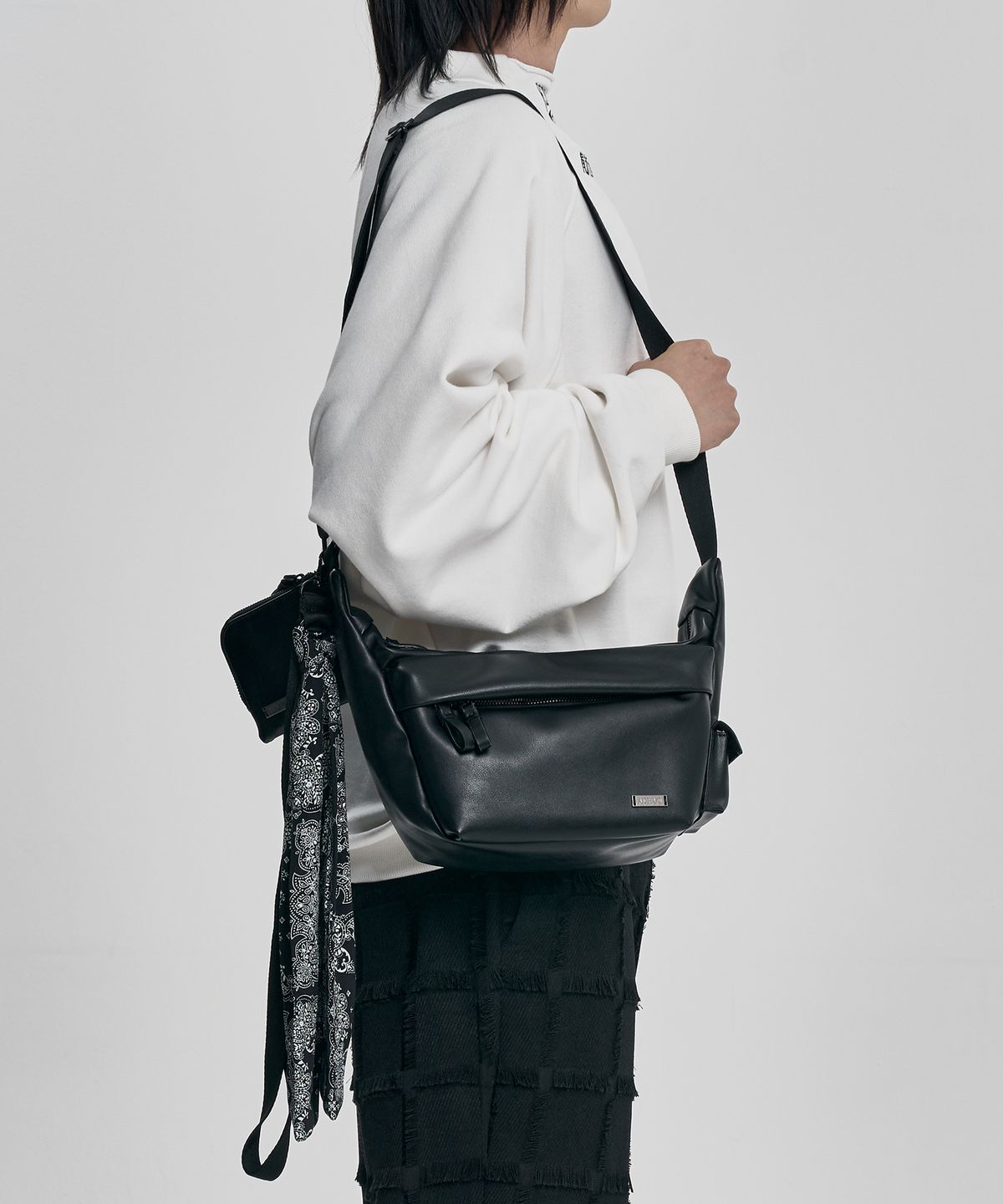 아조바이아조(AJOBYAJO) Paisley Scarf Cross Bag & Neck Wallet [BLACK]