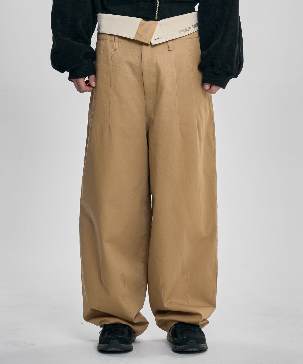 아조바이아조(AJOBYAJO) High Waist Oversized Pants [BEIGE]