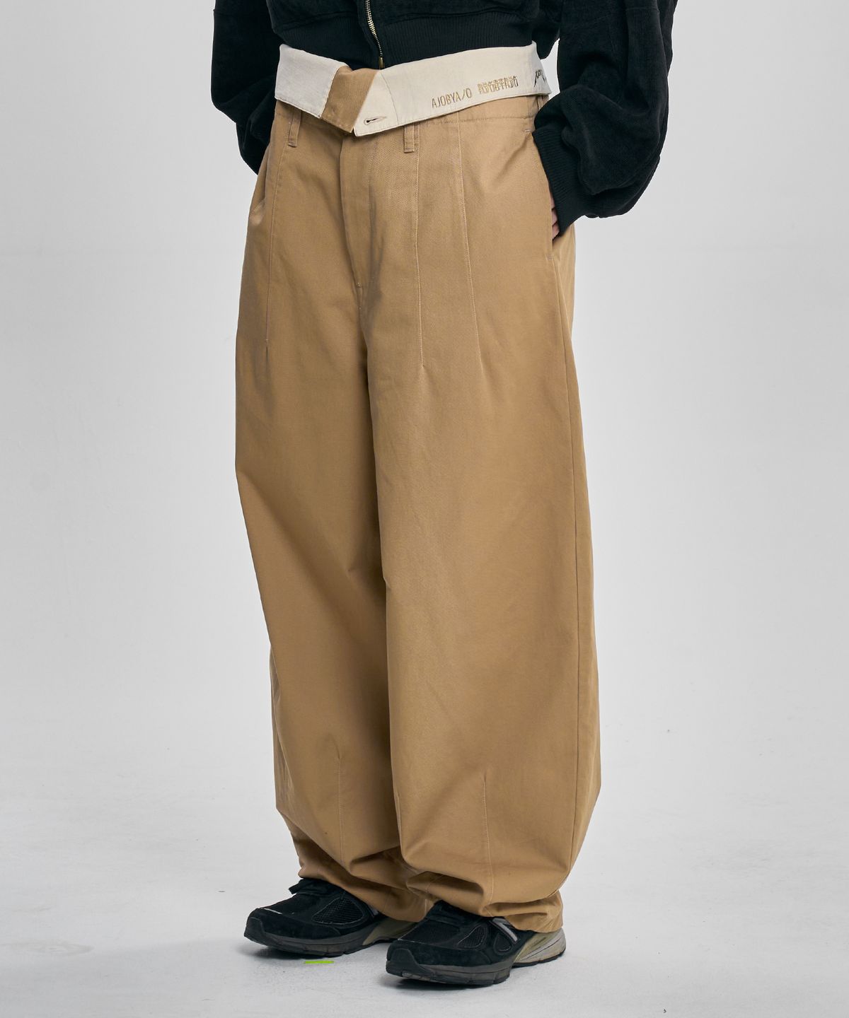 아조바이아조(AJOBYAJO) High Waist Oversized Pants [BEIGE]