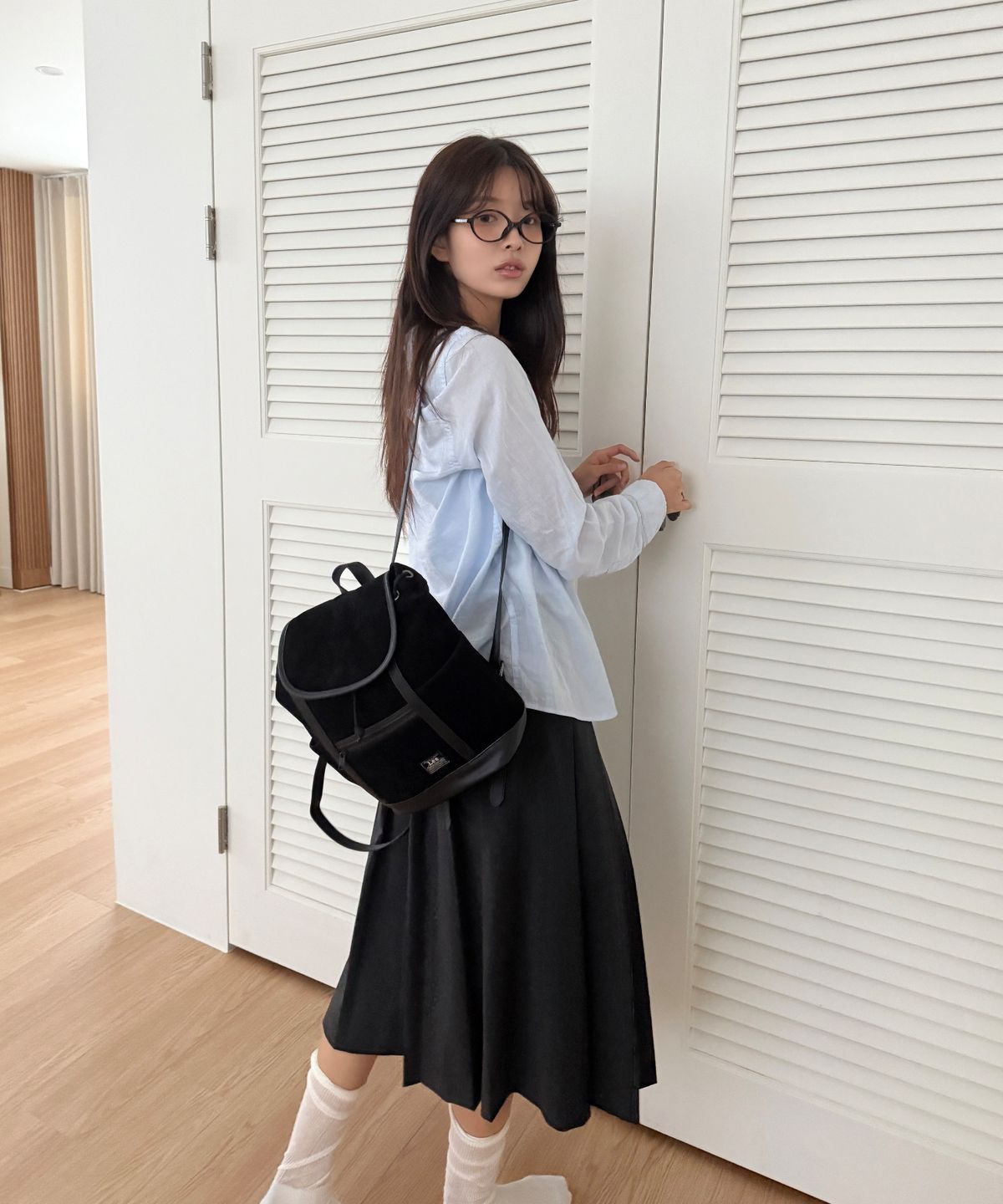 리(LEE) 레더 배색 스웨이드 미니 백팩 블랙