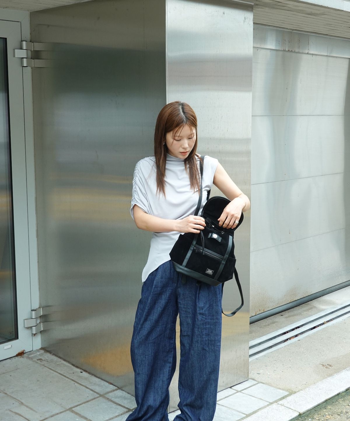 리(LEE) 레더 배색 스웨이드 미니 백팩 블랙