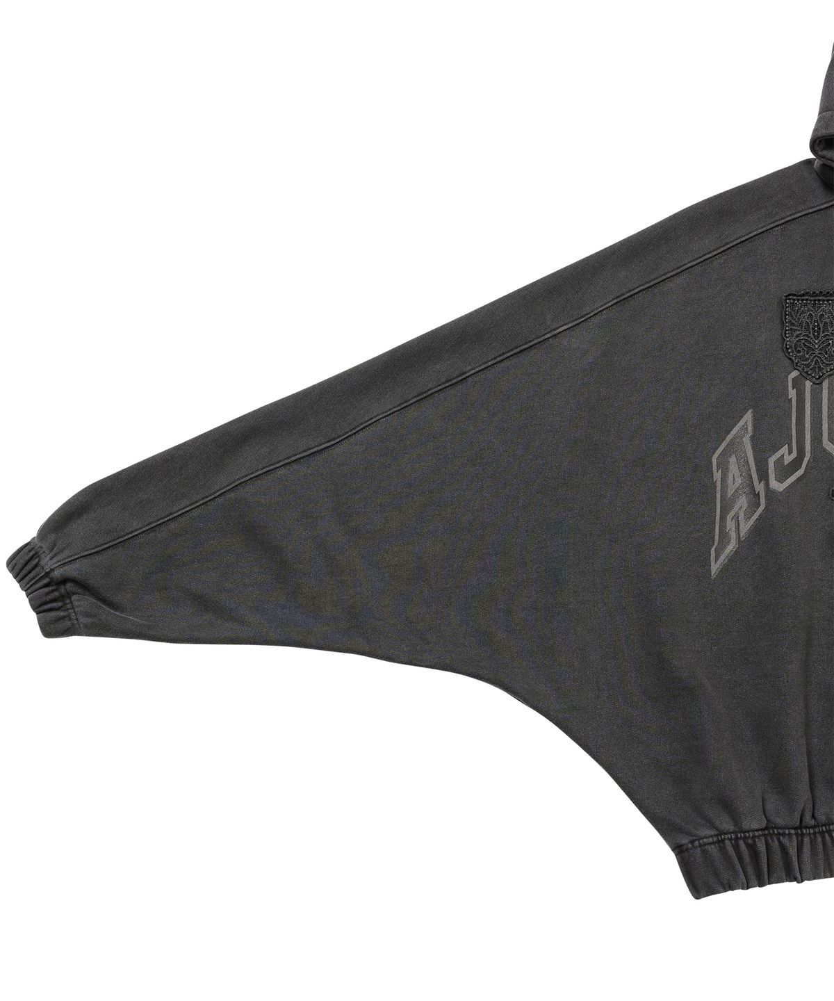 아조바이아조(AJOBYAJO) University Wappen Batwing Hoodie [CHARCOAL]