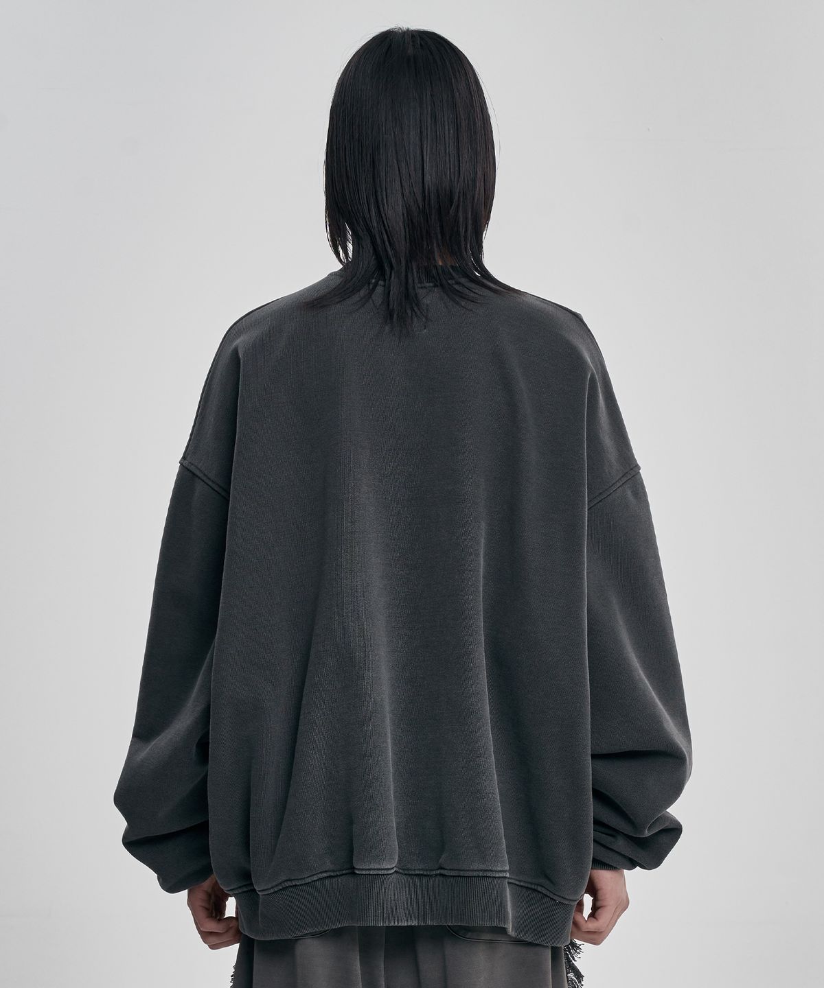 아조바이아조(AJOBYAJO) Twofold Wide Washed Sweatshirt [CHARCOAL]