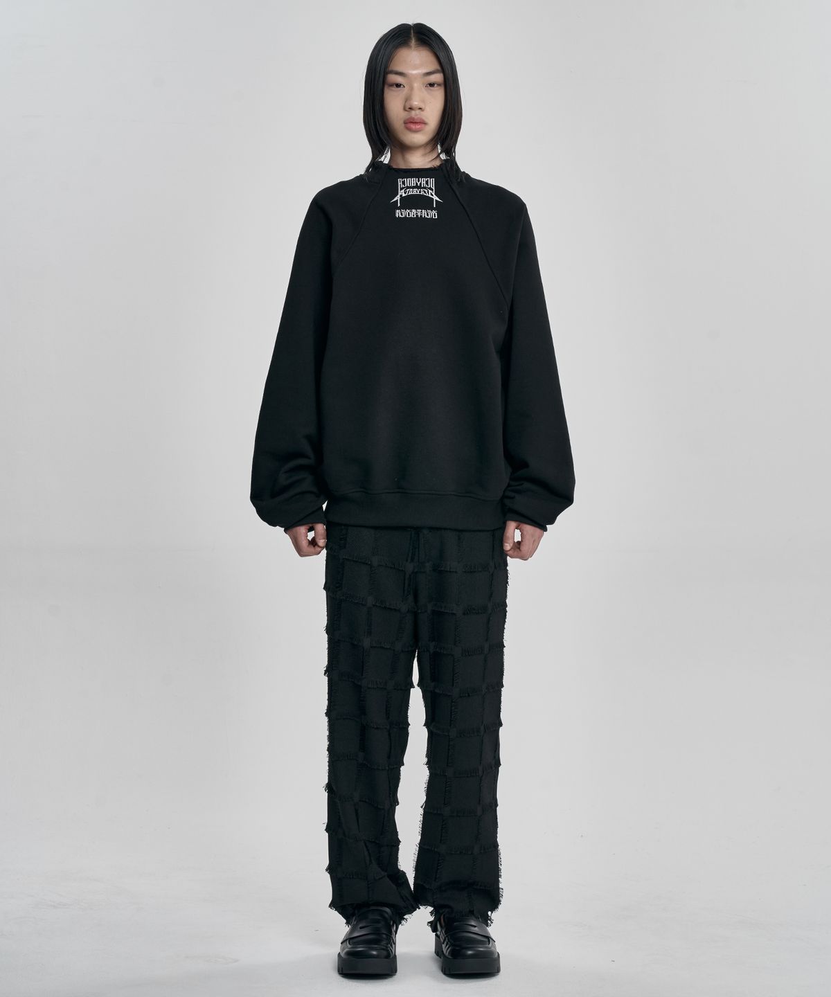 아조바이아조(AJOBYAJO) Raglan High Neck Arch Logo Sweatshirt [BLACK]