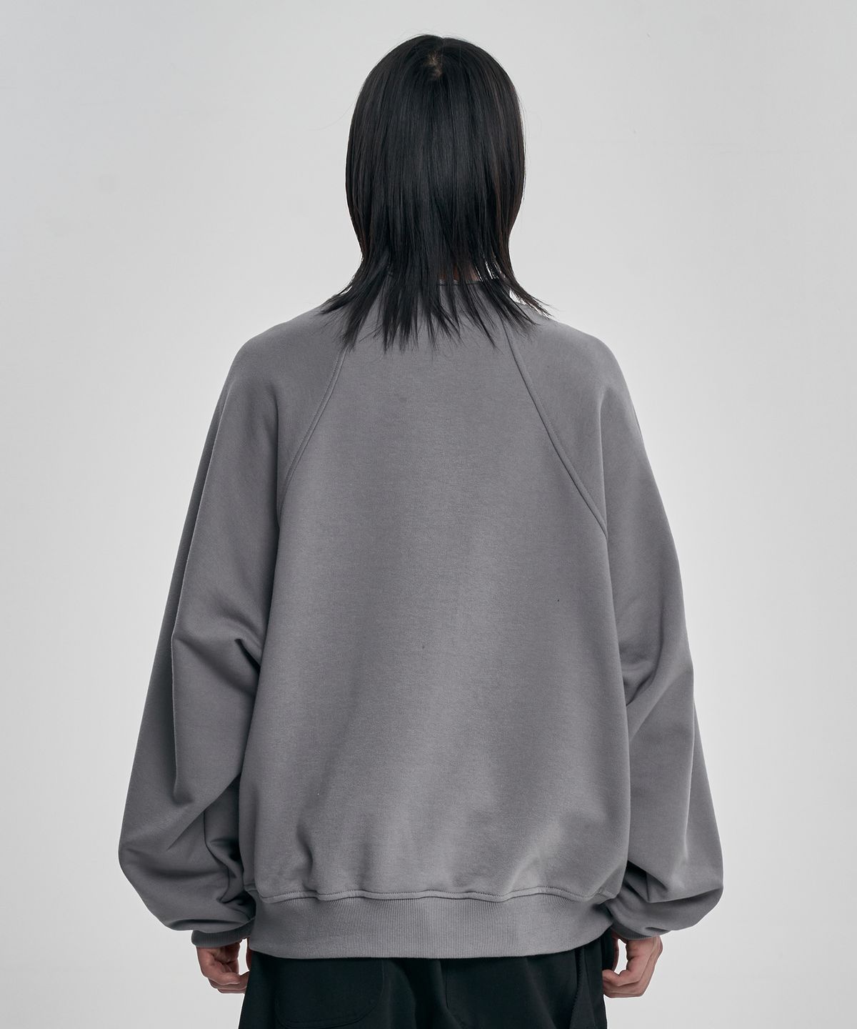 아조바이아조(AJOBYAJO) Raglan High Neck Arch Logo Sweatshirt [GREY]