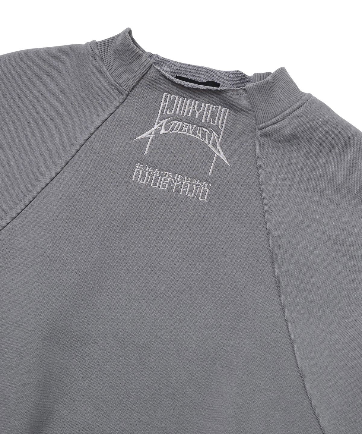 아조바이아조(AJOBYAJO) Raglan High Neck Arch Logo Sweatshirt [GREY]
