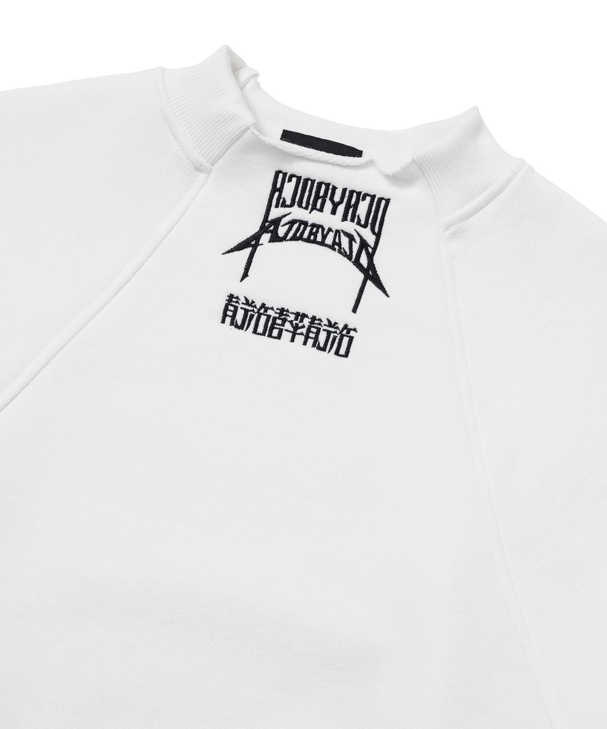 아조바이아조(AJOBYAJO) Raglan High Neck Arch Logo Sweatshirt [WHITE]