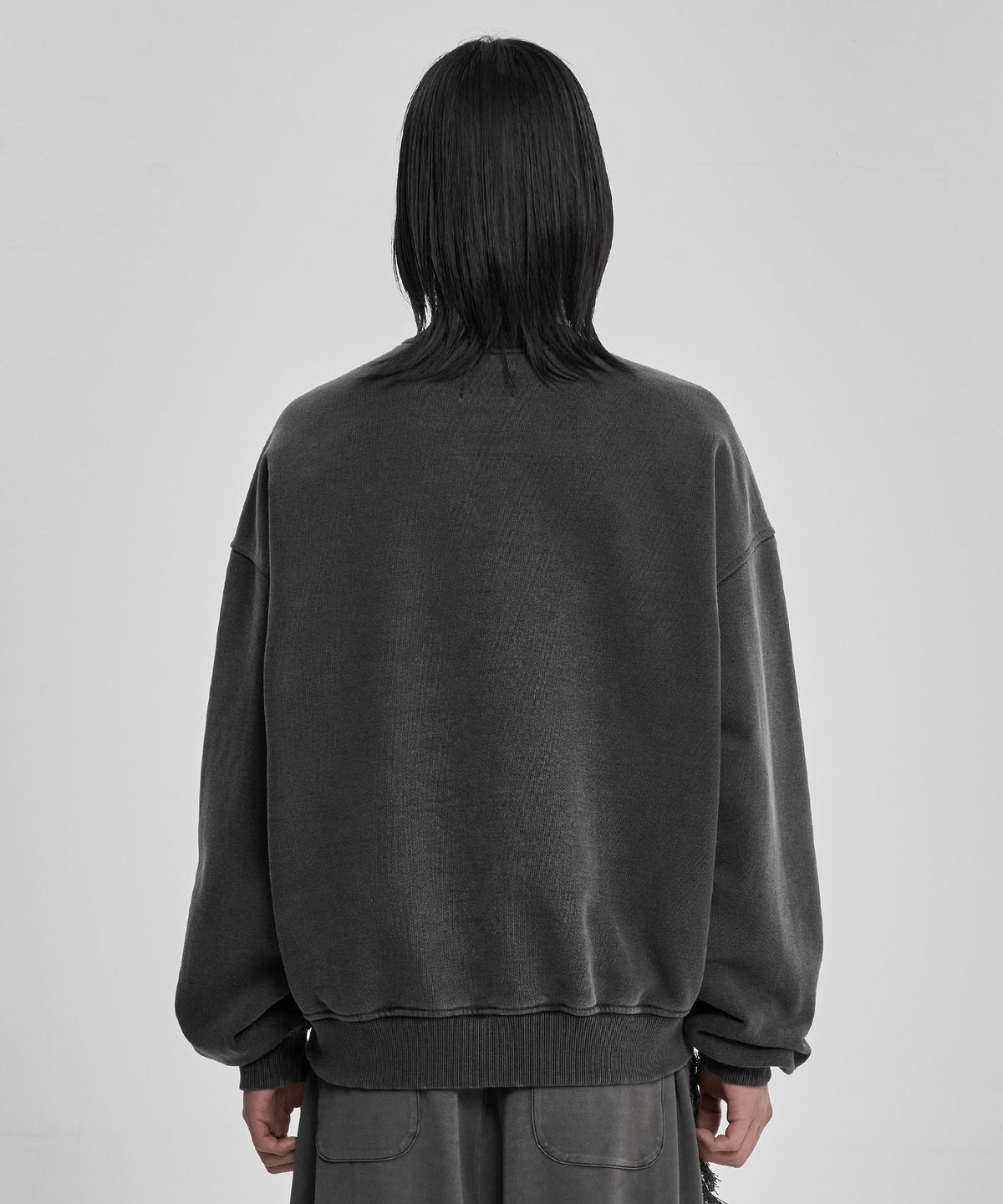 아조바이아조(AJOBYAJO) Blessing Doodle Washed Sweatshirt [CHARCOAL]
