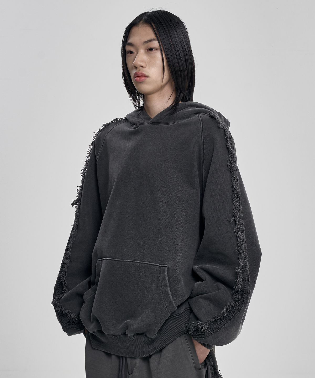 아조바이아조(AJOBYAJO) Raglan Lace Trimming Hoodie [CHARCOAL]