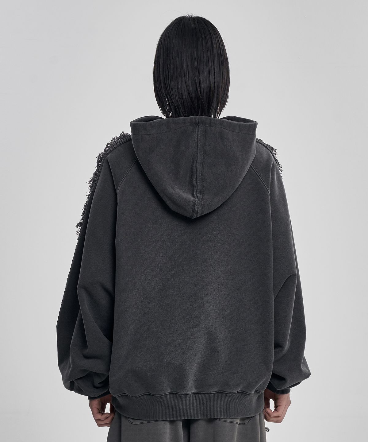 아조바이아조(AJOBYAJO) Raglan Lace Trimming Hoodie [CHARCOAL]
