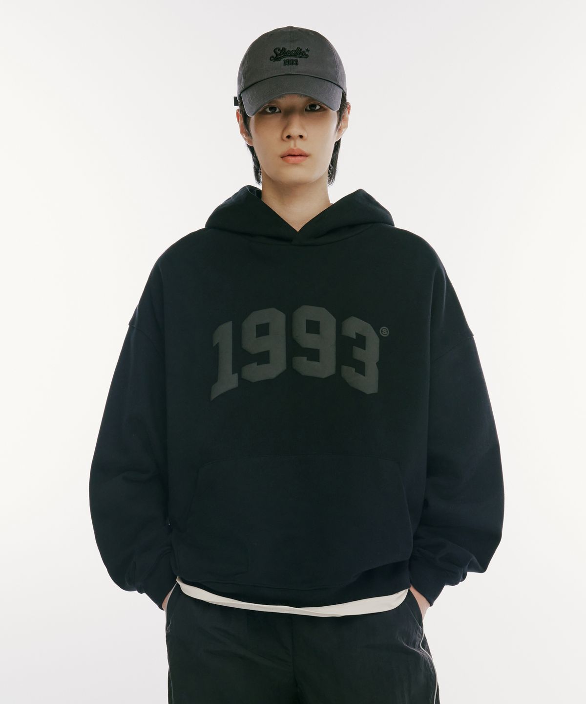 1993스튜디오(1993STUDIO) 1993 아치 로고 후드_블랙