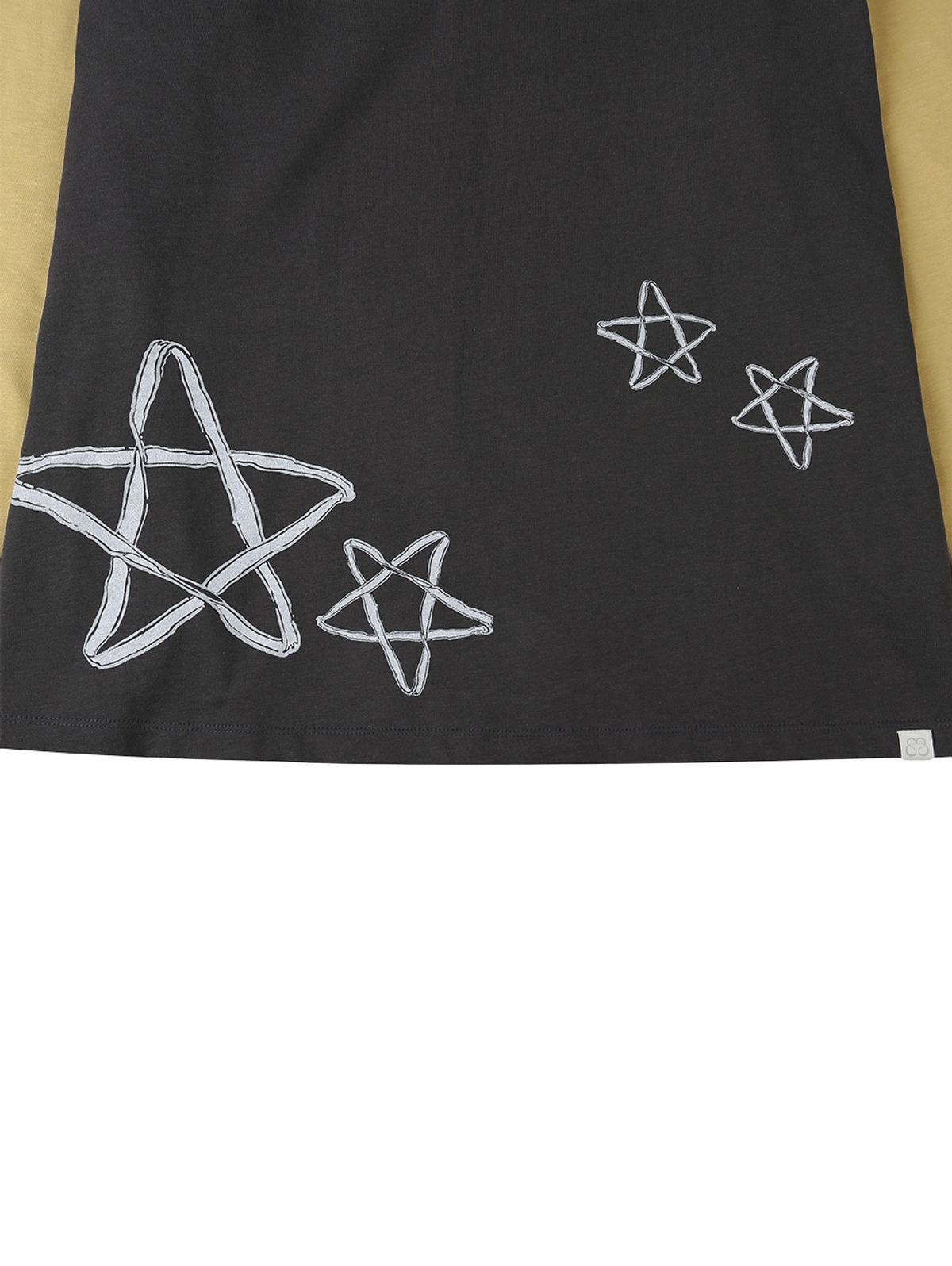 뚜오미오(TUOMIO) CUT-OUT STAR LONG SLEEVES [CHARCOAL]