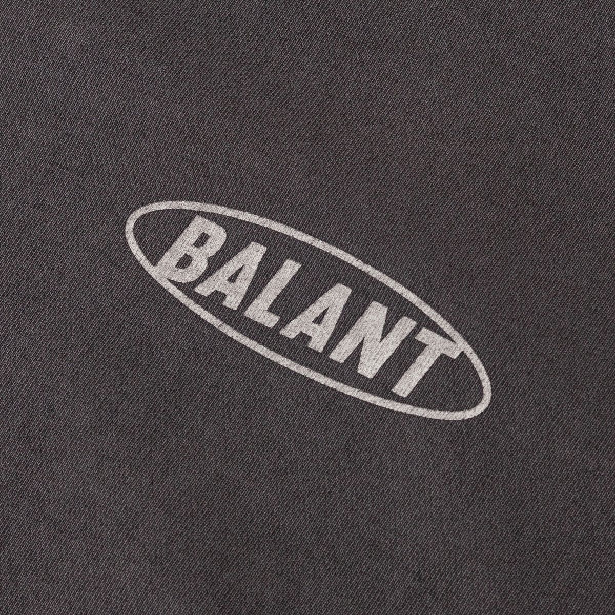 발란트(BALANT) 피그먼트 웨잇인온 이슈 스웨이트셔츠 - 다크그레이