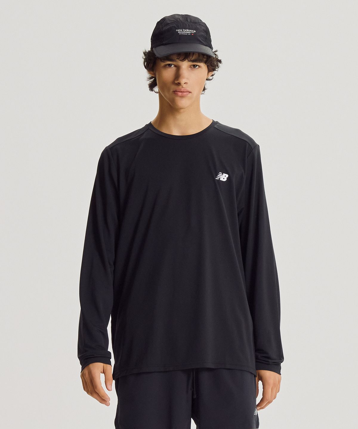뉴발란스(NEW BALANCE) NBNDG46103 / UNI 스포츠에센셜 긴팔티 (BLACK)
