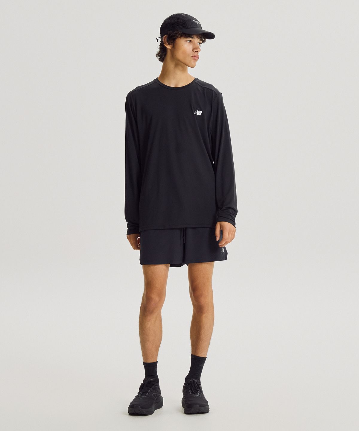 뉴발란스(NEW BALANCE) NBNDG46103 / UNI 스포츠에센셜 긴팔티 (BLACK)