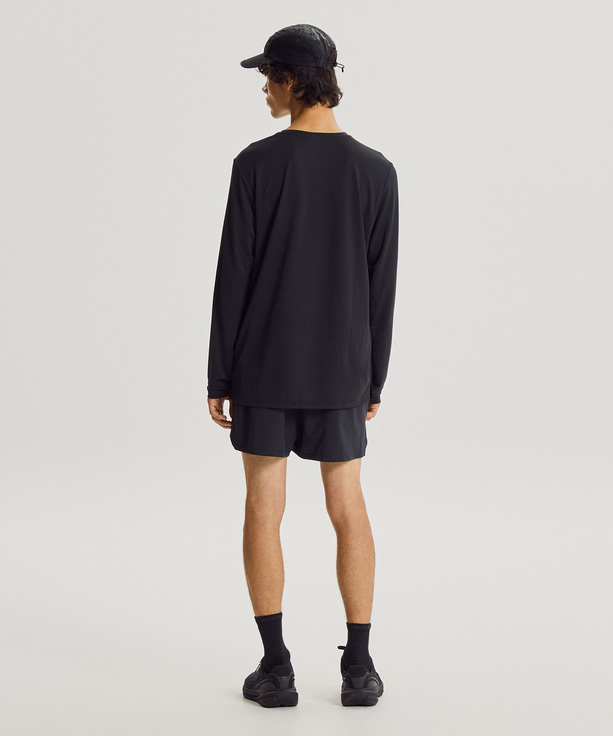 뉴발란스(NEW BALANCE) NBNDG46103 / UNI 스포츠에센셜 긴팔티 (BLACK)